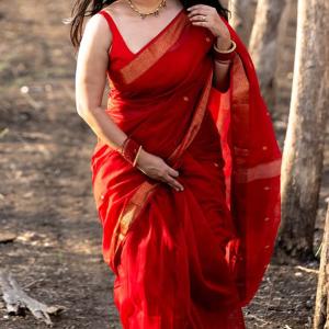 Murmurous Red Cotton Silk Saree With Capricious Blouse Piece