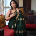 Glorious Dark Green Cotton Silk Saree With Proficient Blouse Piece