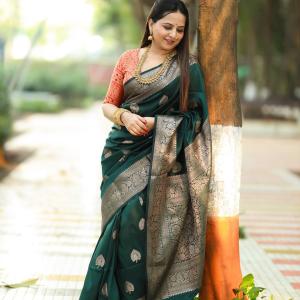 Tremendous Dark Green Soft Silk Saree With Stunning Blouse Piece