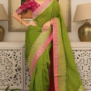 Twirling Green Soft Silk Saree With Vivacious Blouse Piece