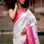 Effulgent Off White Soft Silk Saree With Nectarous Blouse Piece