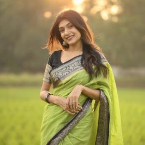 Tantalizing Parrot Soft Silk Saree With Winsome Blouse Piece