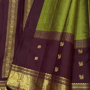 Woebegone Green Soft Silk Saree With Sonorous Blouse Piece