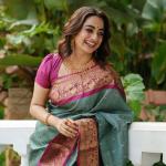 Dissemble Sea Green Soft Silk Saree With Pleasant Blouse Piece