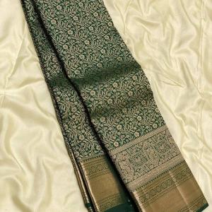 Eloquence Dark Green Soft Banarasi Silk Saree With Engrossing Blouse Piece