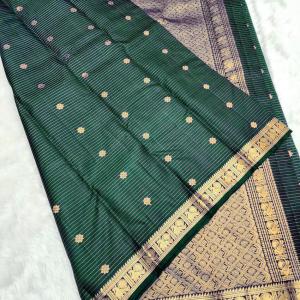 Incomparable Dark Green Soft Silk Saree With Vivacious Blouse Piece