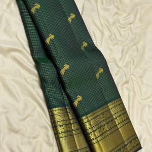 Divine Dark Green Pure Zari Weaving Banarasi Silk Saree With Diaphanous Blouse Piece