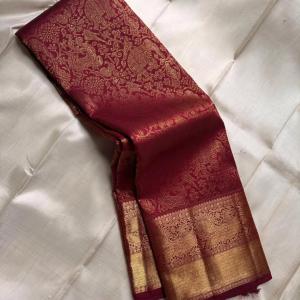 Inimitable Maroon Pure Zari Weaving Banarasi Silk Saree With Sonorous Blouse Piece