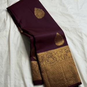 Stunner Wine Pure Zari Weaving Banarasi Silk Saree With Smashing Blouse Piece
