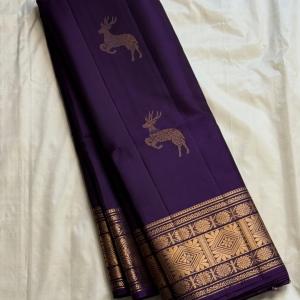 Pleasant Purple Pure Zari Weaving Banarasi Silk Saree With Tantalizing Blouse Piece