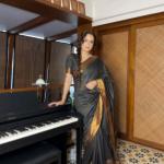 Extraordinary Black Pure Zari Weaving Banarasi Silk Saree With Dissemble Blouse Piece