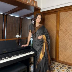 Extraordinary Black Pure Zari Weaving Banarasi Silk Saree With Dissemble Blouse Piece