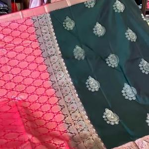Redolent Dark Green Pure Zari Weaving Banarasi Silk Saree With Divine Blouse Piece