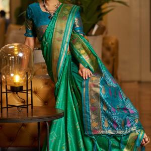 Ratatouille Green Pure Zari Weaving Banarasi Silk Saree With Snappy Blouse Piece