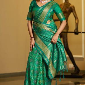Rhapsodic Green Pure Zari Weaving Banarasi Silk Saree With Ethereal Blouse Piece