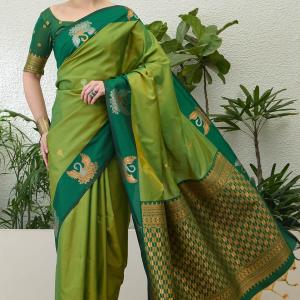 Flamboyant Green Pure Zari Weaving Banarasi Silk Saree With Fantabulous Blouse Piece