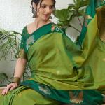 Flamboyant Green Pure Zari Weaving Banarasi Silk Saree With Fantabulous Blouse Piece