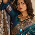 Stunner Rama Pure Zari Weaving Banarasi Silk Saree With Artistic Blouse Piece