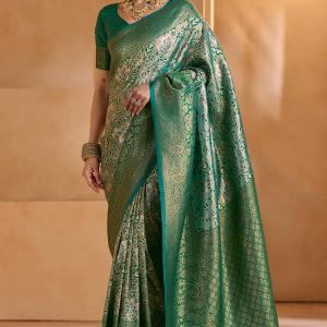 Ineffable Green Kanjivaram Silk Saree With Cynosure Blouse Piece