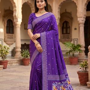 Trendy Purple Pure Banarasi Silk Saree With Sempiternal Blouse Piece