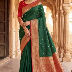 Supernal Dark Green Pure Zari Weaving Banarasi Silk Saree With Refreshing Blouse Piece