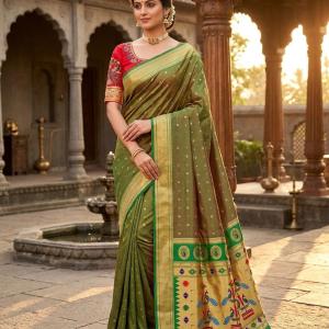 Dissemble Green Paithani Silk Saree With Handwork Blouse Piece