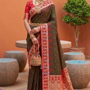 Scrupulous Green Pure Zari Weaving Banarasi Silk Saree With Imaginative Blouse Piece