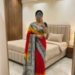 Exuberant Red Banarasi Dola Silk Saree With Enamoring Blouse Piece