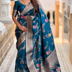 Proficient Rama Pure Zari Weaving Banarasi Silk Saree With Exuberant Blouse Piece