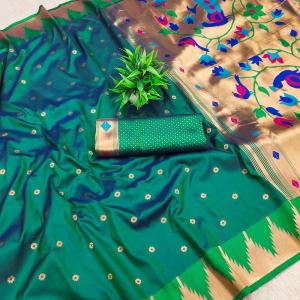 Smashing Rama Paithani Silk Saree With Engrossing Blouse Piece