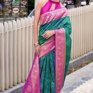 Stunner Green Soft Banarasi Silk Saree With Gossamer Blouse Piece