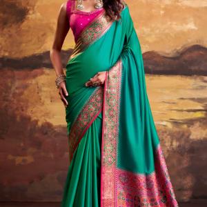 Lovely Rama Patola Silk Saree with Smart Blouse Piece