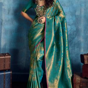 Resonant Green Kanjivaram Silk Saree With Entrancing Blouse Piece