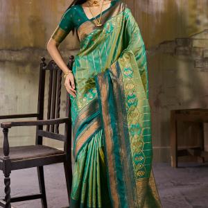 Unequalled Green Pure Zari Weaving Banarasi Silk Saree With Efflorescence Blouse Piece