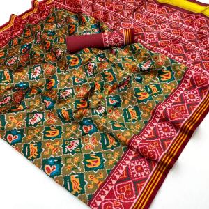 Innovative Green Printed Patola Handloom Silk Saree With Capricious Blouse Piece