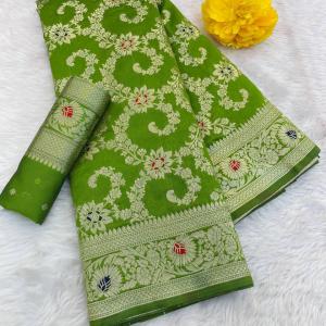Refreshing Green Soft Banarasi Silk Saree With Gratifying Blouse Piece
