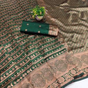 Invaluable Dark Green Soft Silk Saree With Appealing Blouse Piece