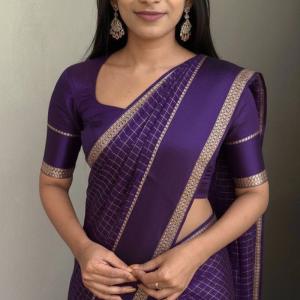 Fantabulous Purple Banarasi Viscose Silk Saree With Dulcet Blouse Piece