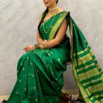 Exemplary Dark Green Pure Zari Weaving Banarasi Silk Saree With Tantalizing Blouse Piece