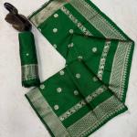 Exemplary Dark Green Pure Zari Weaving Banarasi Silk Saree With Tantalizing Blouse Piece