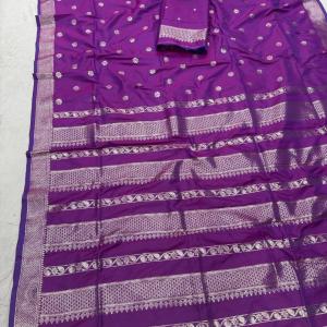 Sonorous Purple Pure Zari Weaving Banarasi Silk Saree With Arresting Blouse Piece